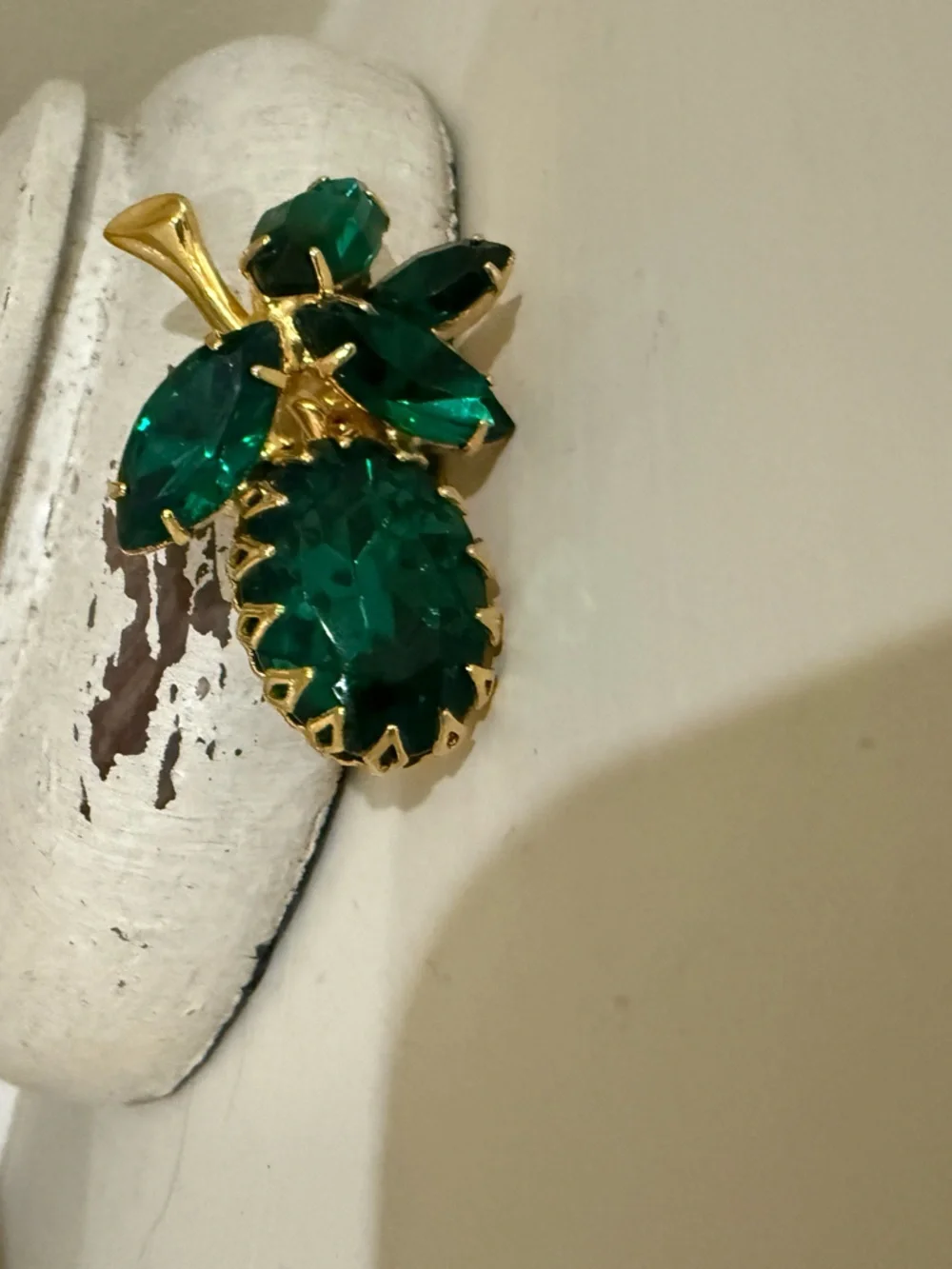 Vintage Gold Tone and Emerald Green Brooch